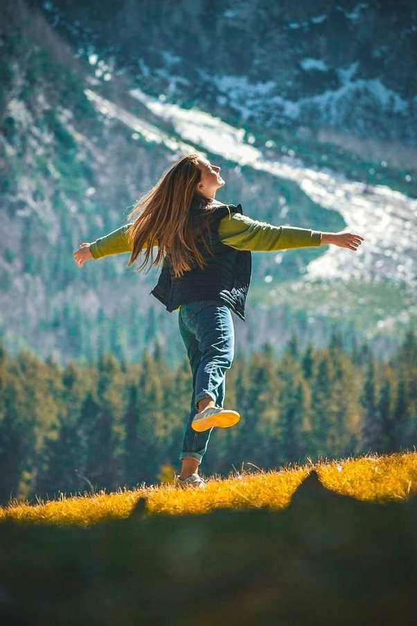 Psychic Solo performing a positive energy spell with yellow candles, fresh mint leaves, and citrine crystals to attract success and joy.