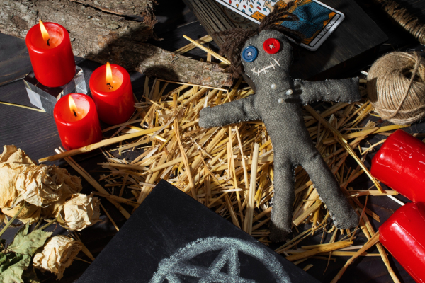 A spiritual altar prepared for Voodoo spells in Massachusetts featuring candles, traditional offerings, and protective talismans by Psychic Solo
